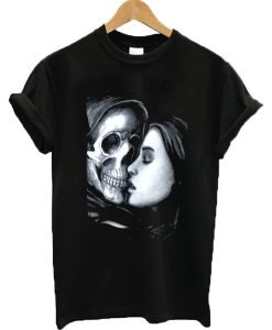Kiss The Skull Graphic T-shirt